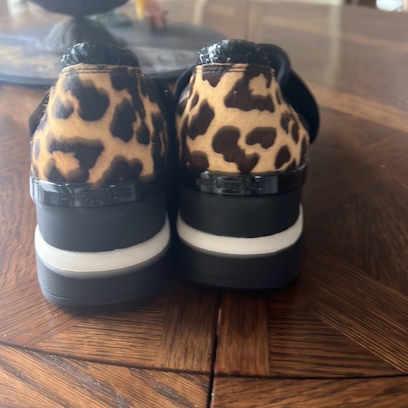 Michael Kors slip on sneaker with leopard detail. - Picture 5 of 7